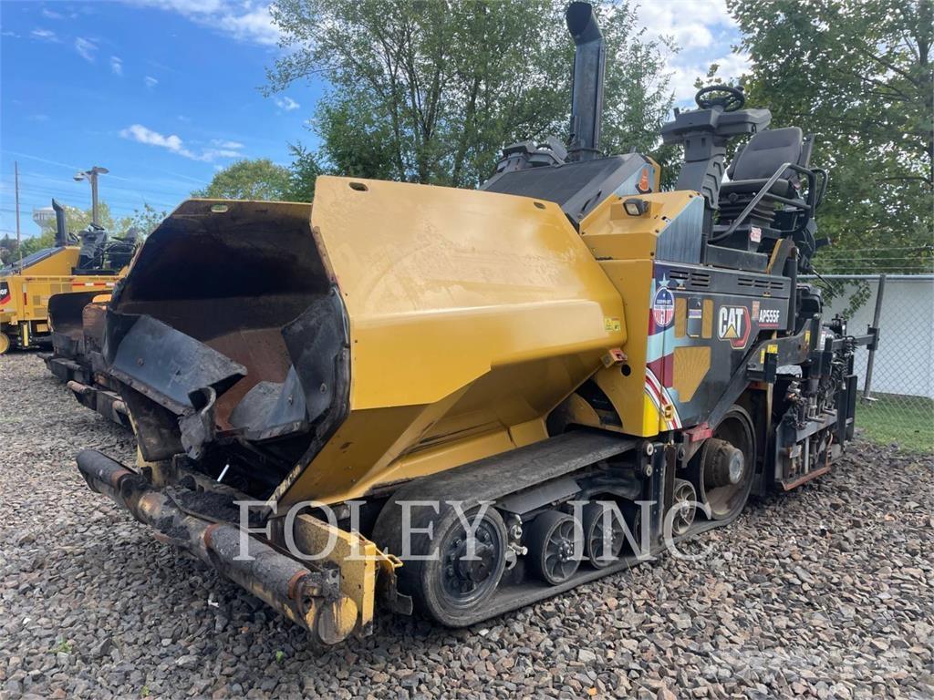 CAT AP555F Finišéry