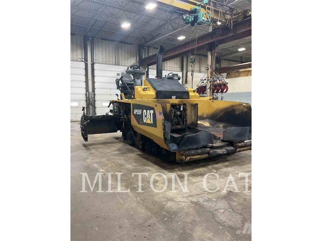CAT AP555F Finišéry