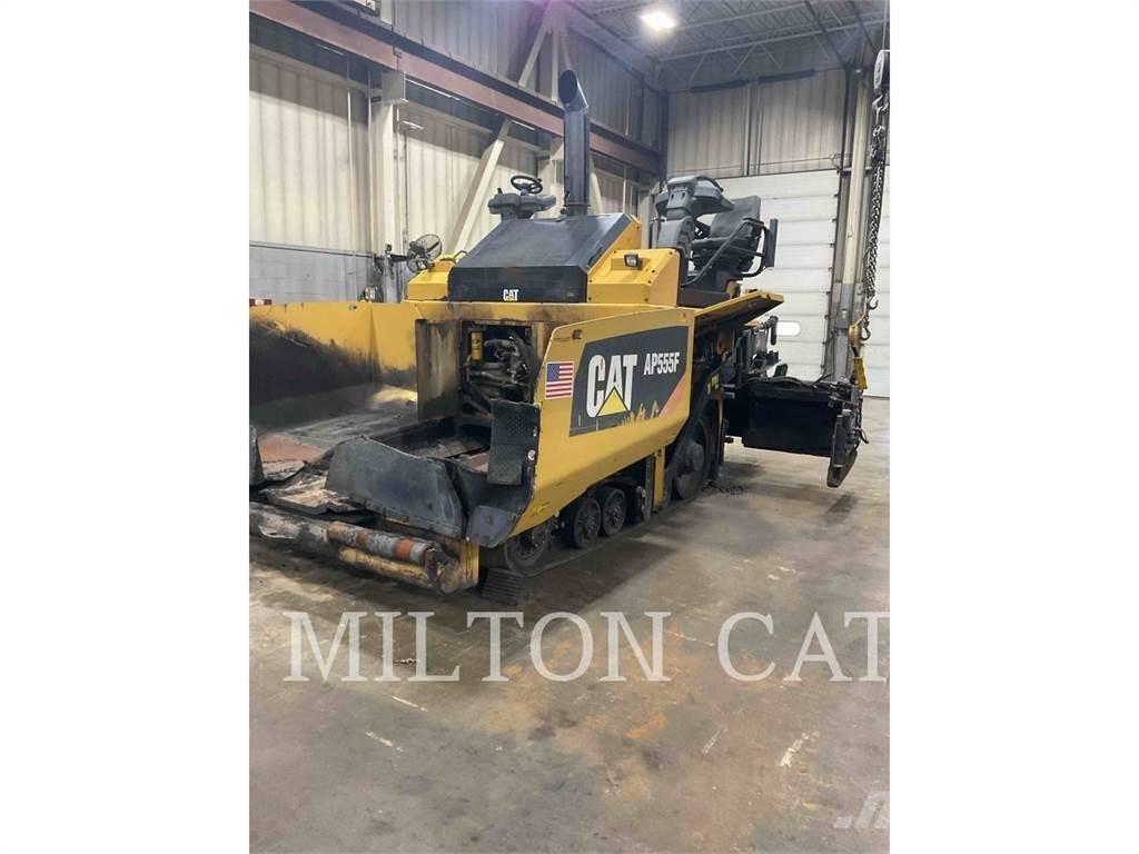 CAT AP555F Finišéry