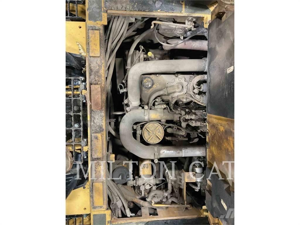 CAT AP555F Finišéry