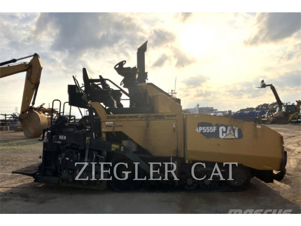 CAT AP555F Finišéry