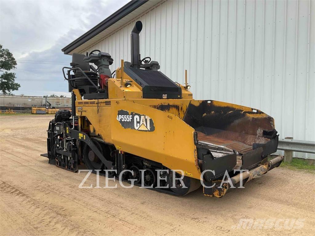 CAT AP555F Finišéry