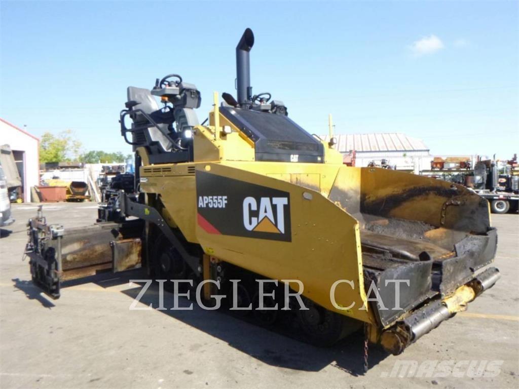 CAT AP555F Finišéry
