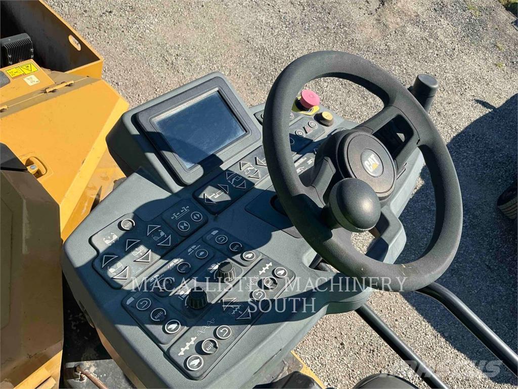 CAT AP555F Finišéry