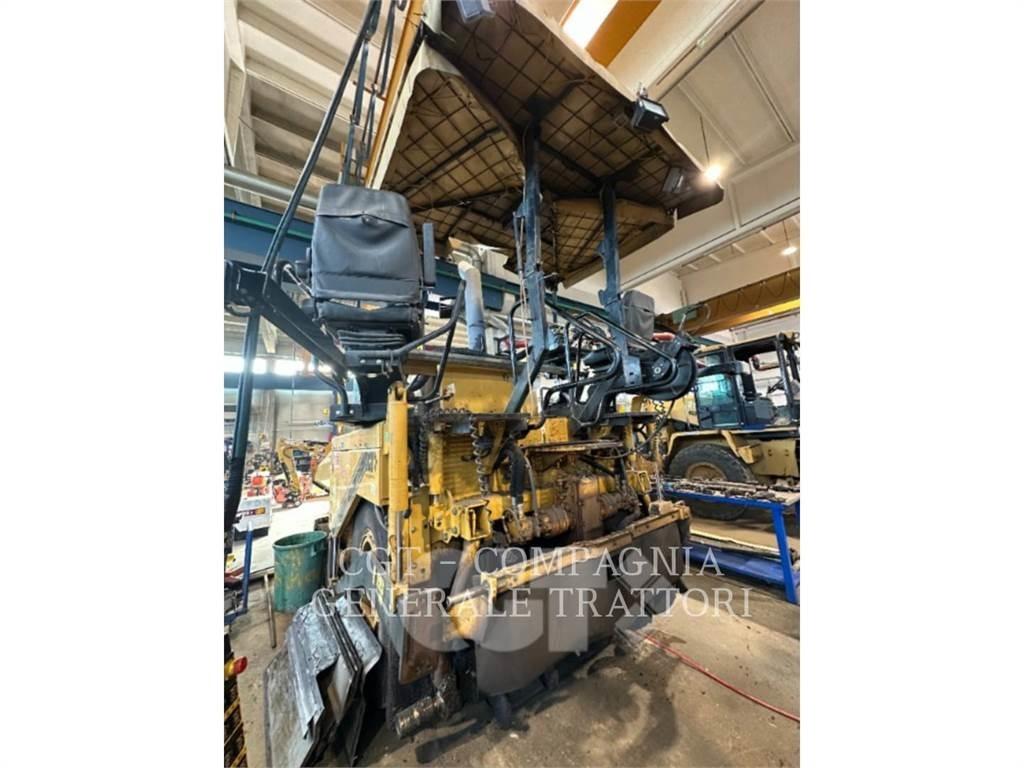 CAT AP600D Finišéry
