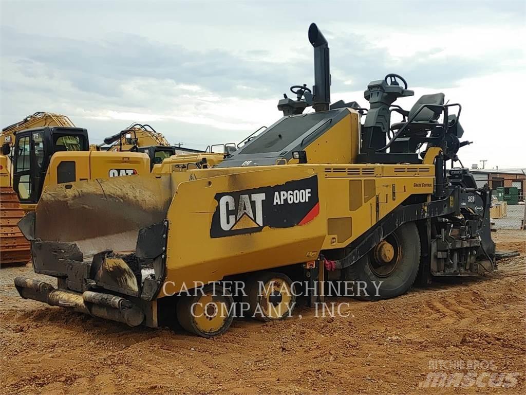 CAT AP600F Finišéry