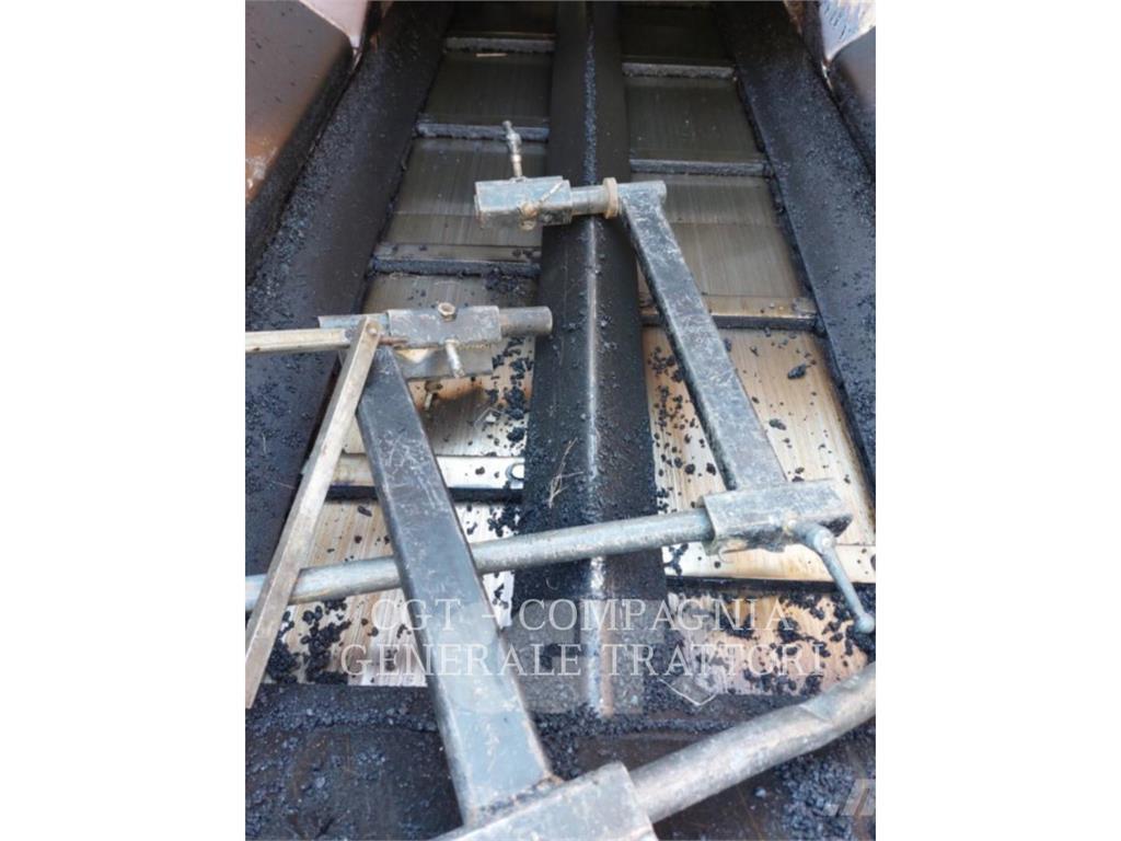 CAT AP600F Finišéry