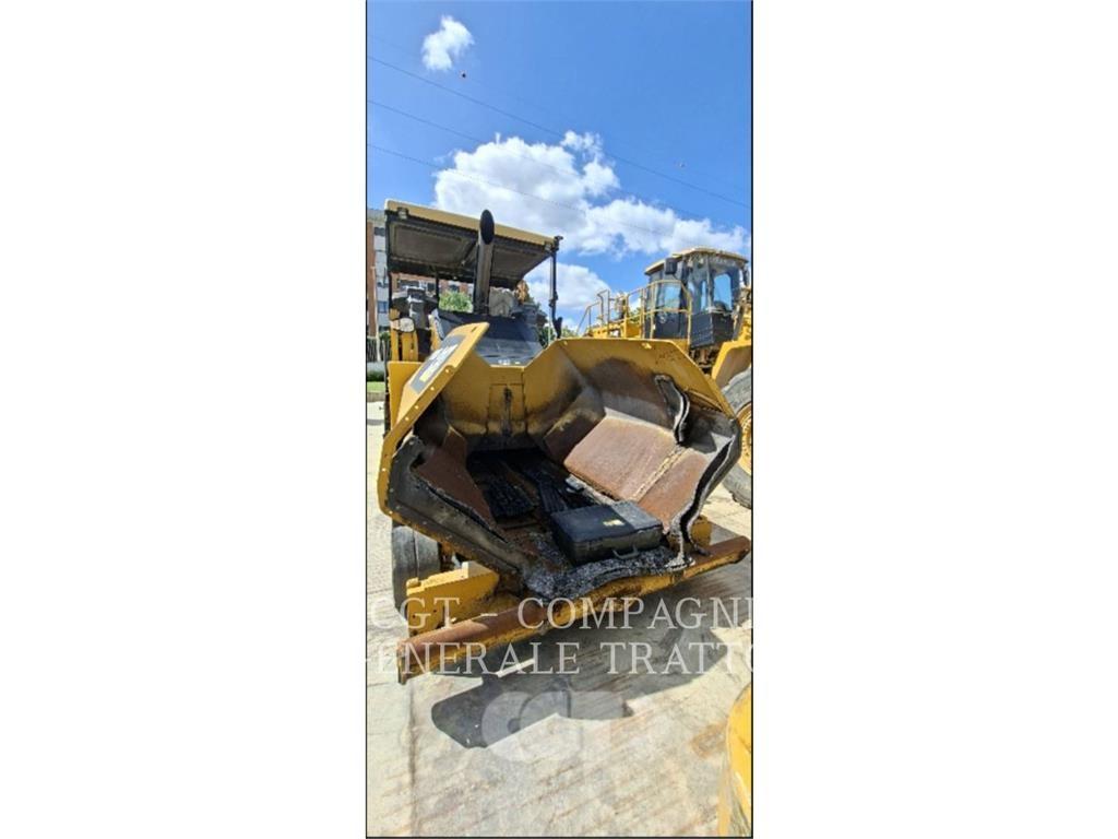 CAT AP600F Finišéry