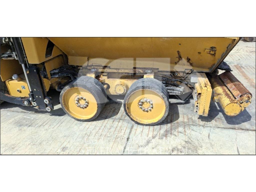 CAT AP600F Finišéry