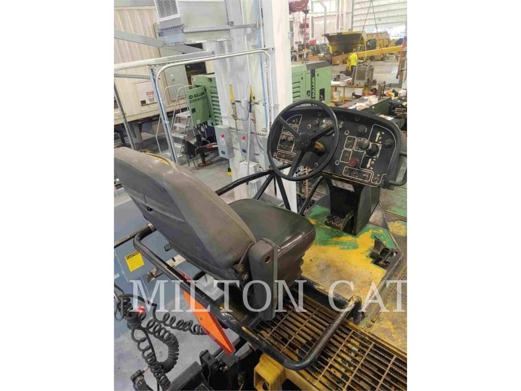 CAT BG-2455D Finišéry