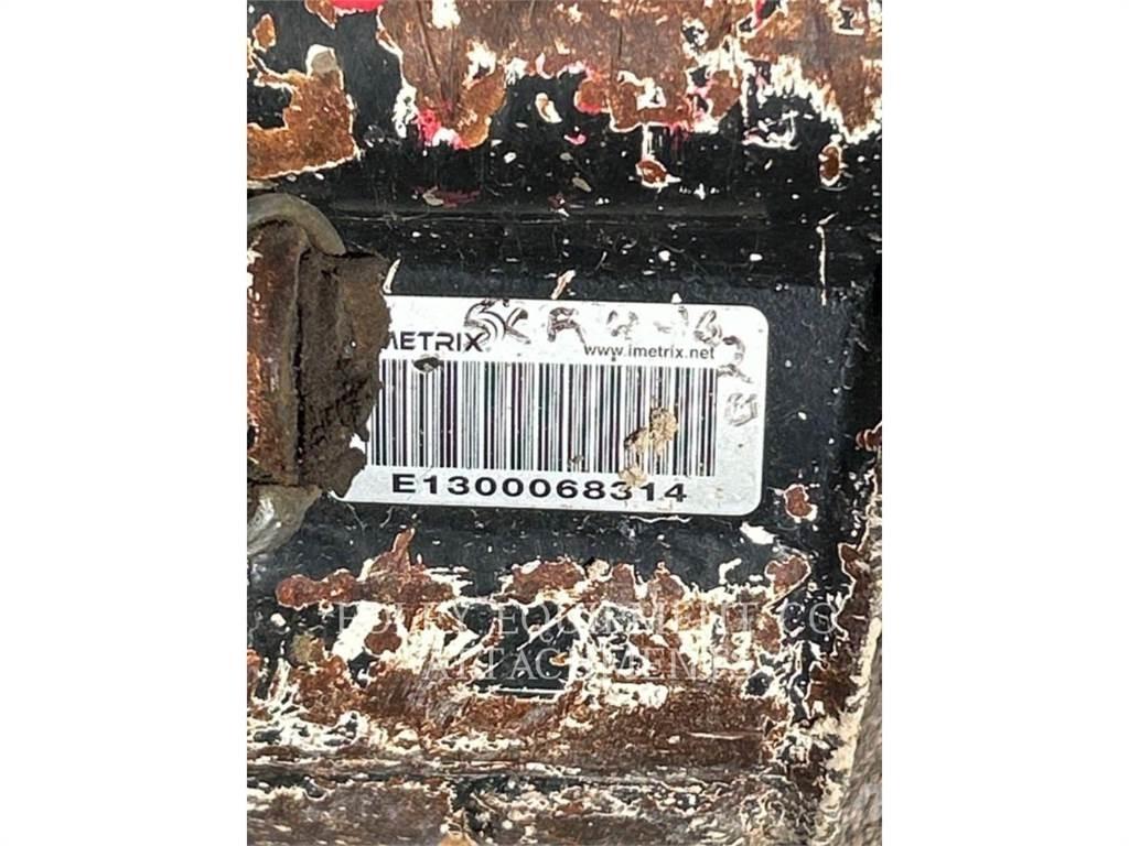 CAT BK300P15 Pásové rýpadlá