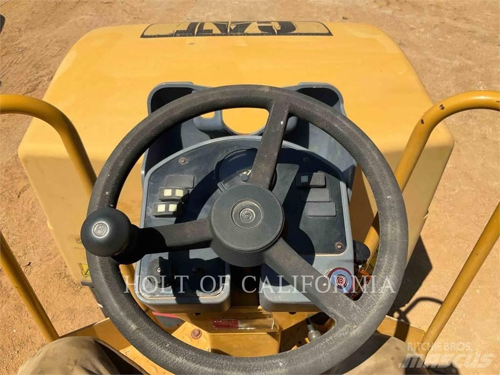 CAT CB-334E Tandemové valce