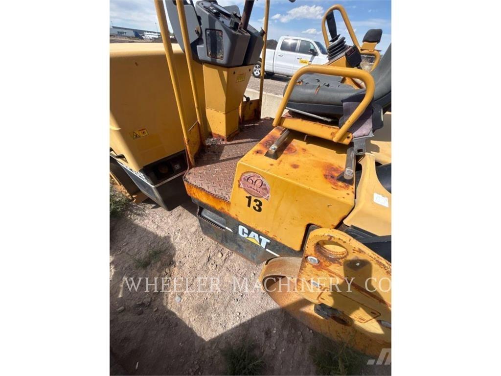 CAT CB-334E Kombinované valce