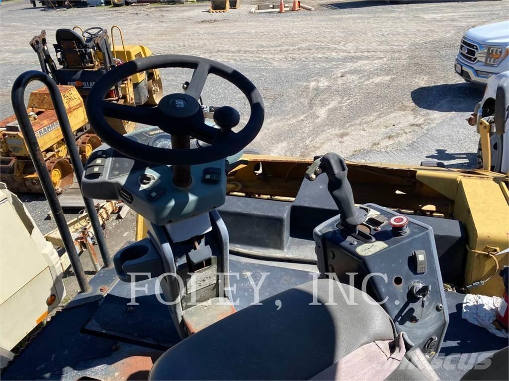 CAT CB-534D Tandemové valce