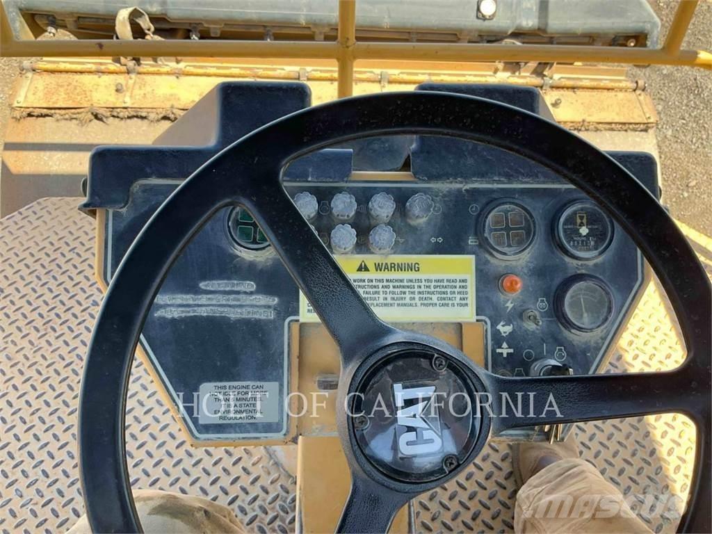 CAT CB-634C Tandemové valce