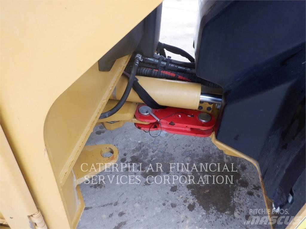 CAT CB10 Tandemové valce