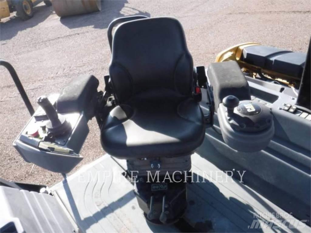 CAT CB13 Tandemové valce