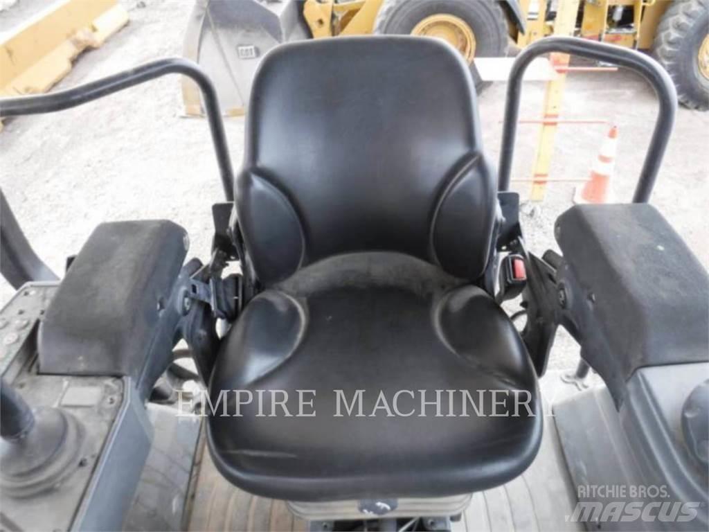 CAT CB13 Tandemové valce