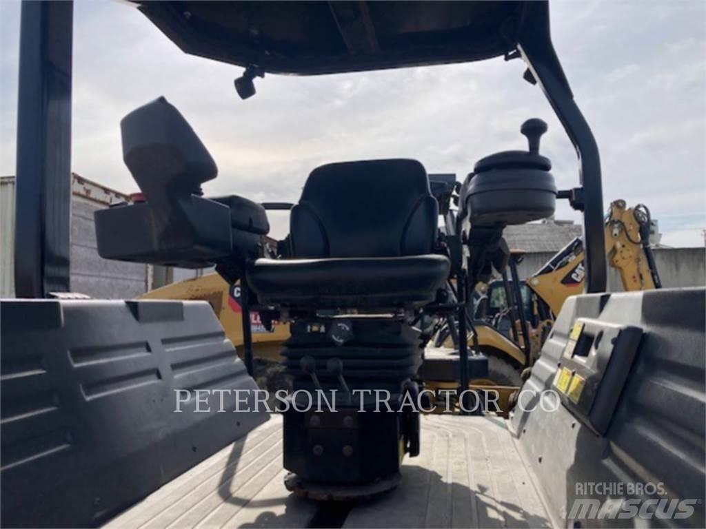 CAT CB13 Tandemové valce