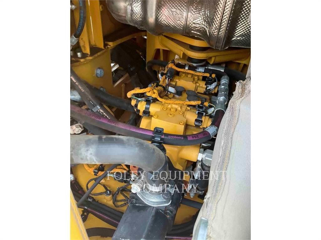 CAT CB15 Pôdne kompaktory