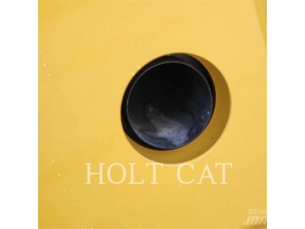 CAT CB15 Kolesové nakladače