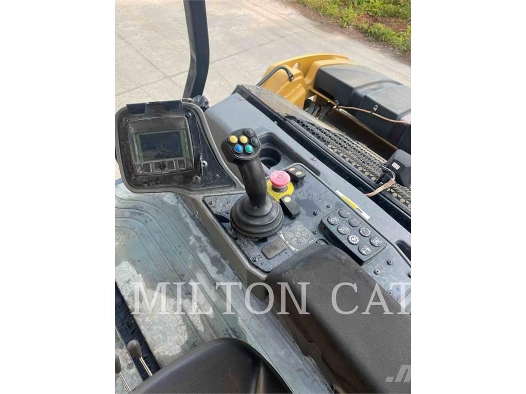CAT CB15 Pôdne kompaktory
