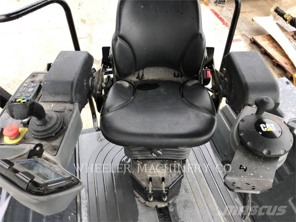 CAT CB15 CW Tandemové valce