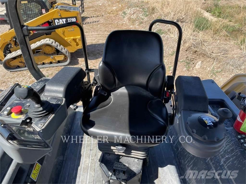 CAT CB15 CW Tandemové valce