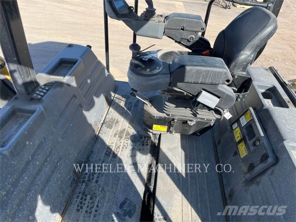 CAT CB15 CW VV Tandemové valce