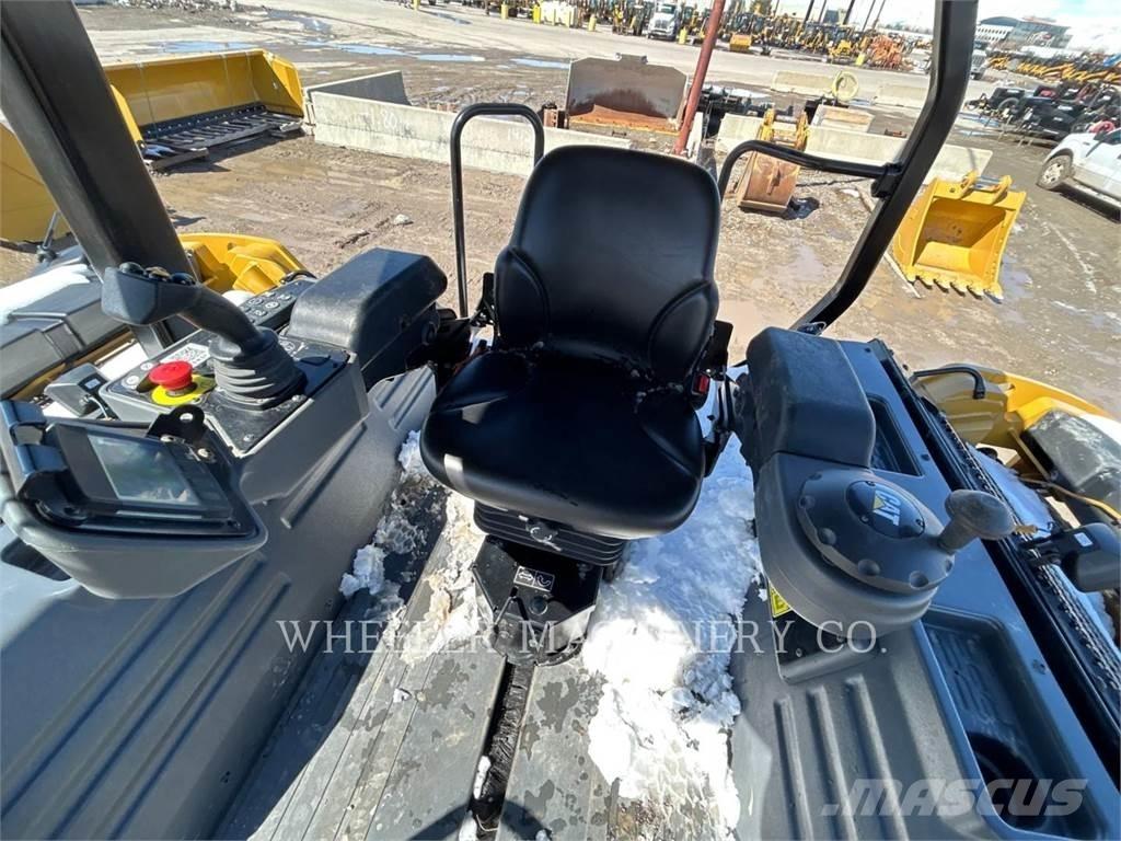 CAT CB15 CW VV Tandemové valce