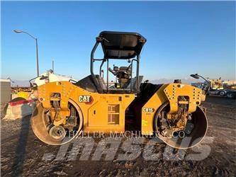 CAT CB15 CW VV Tandemové valce