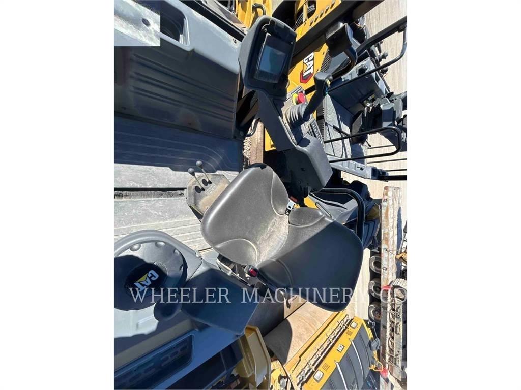 CAT CB15 CW VV Tandemové valce