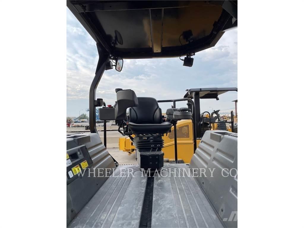 CAT CB15 CW VV Tandemové valce
