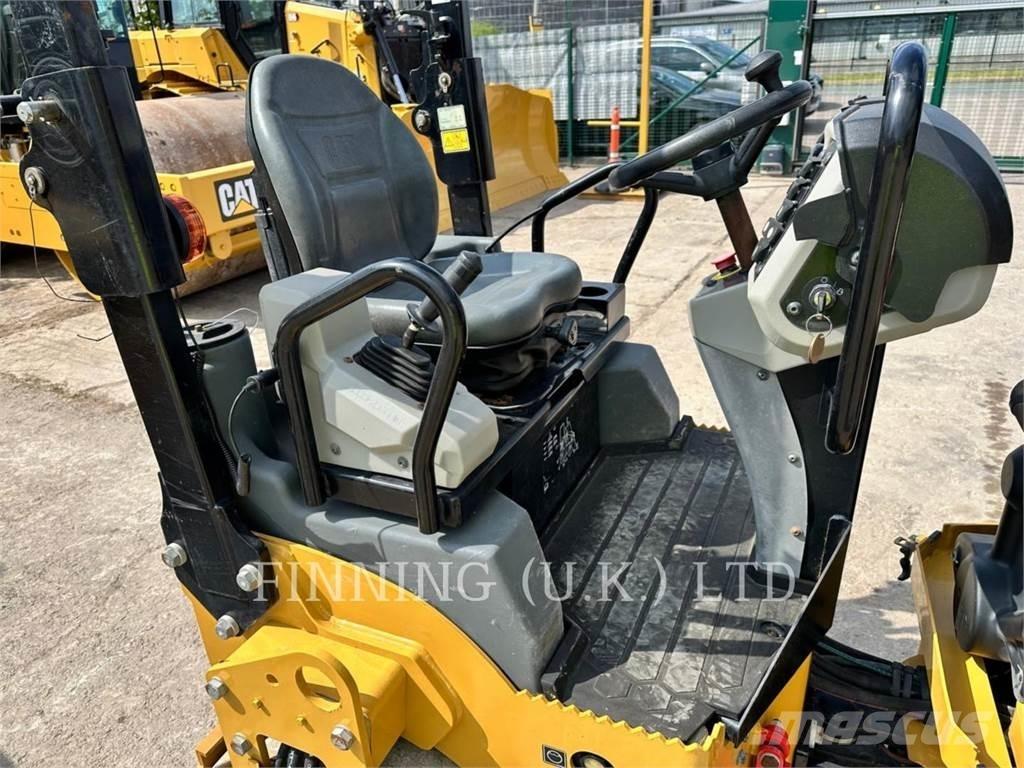 CAT CB2.7 Pôdne kompaktory