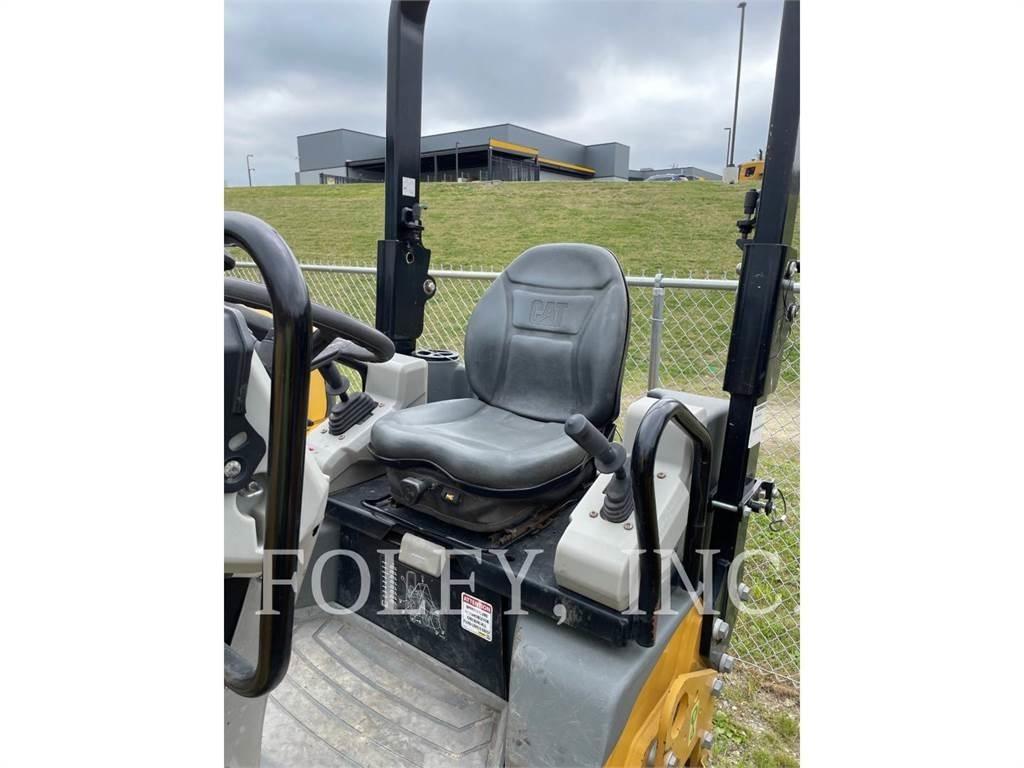 CAT CB22B Tandemové valce
