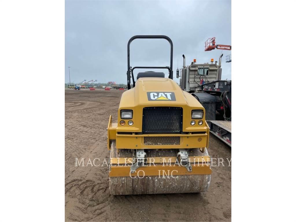 CAT CB24B Tandemové valce