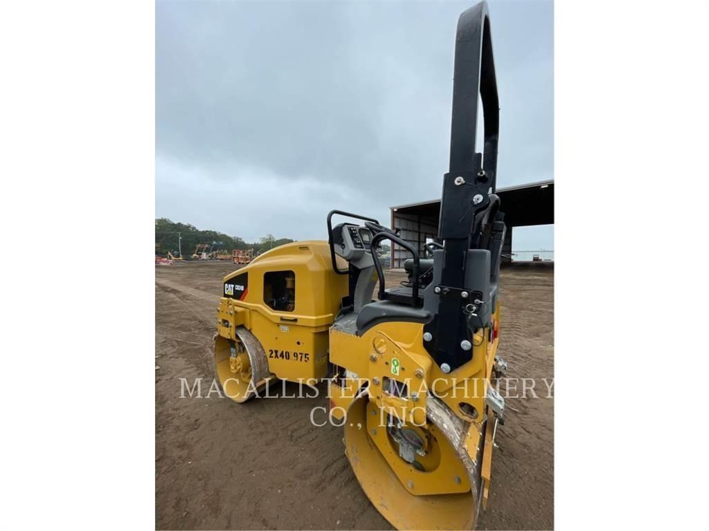 CAT CB24B Tandemové valce