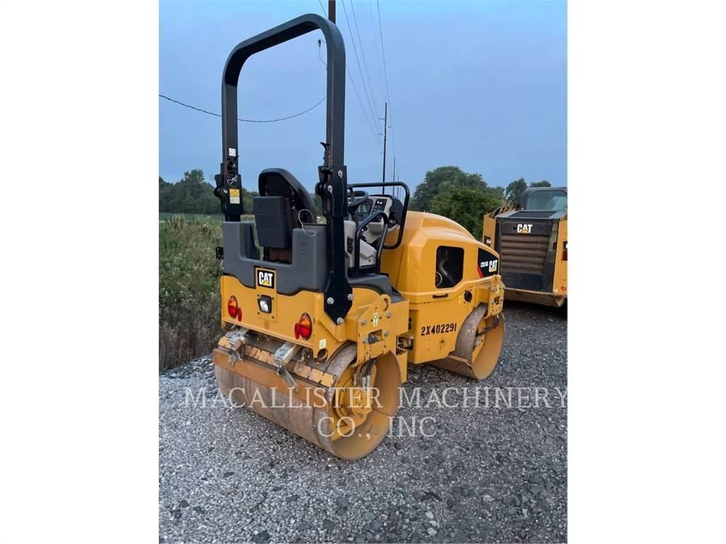 CAT CB24B Tandemové valce