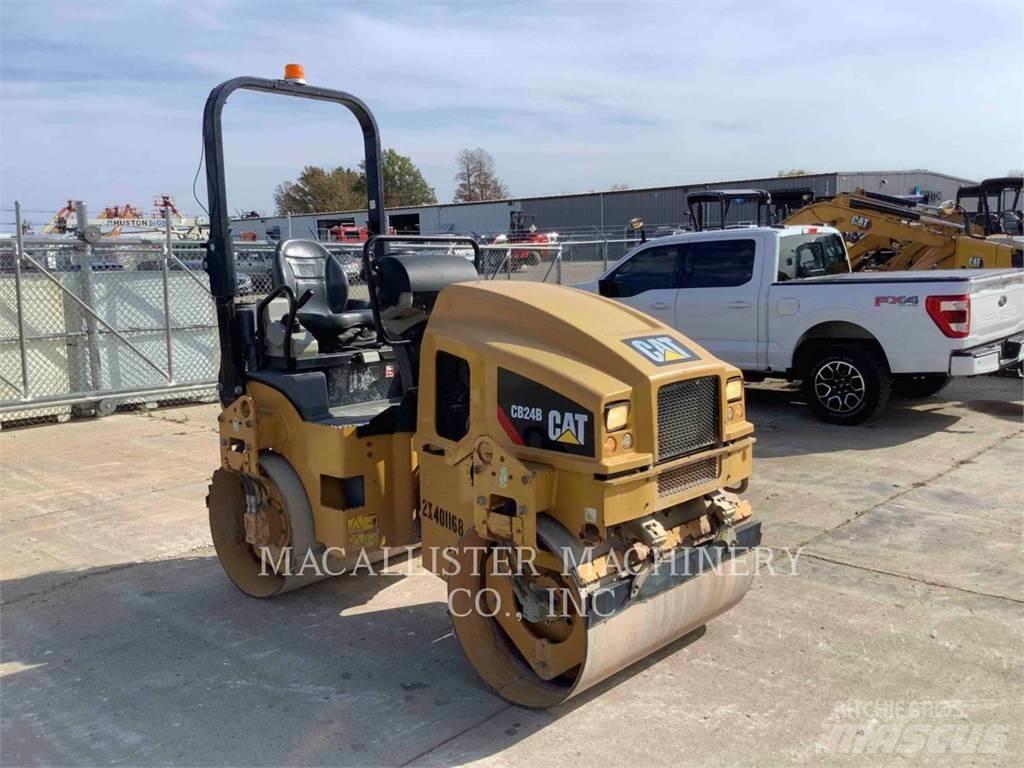 CAT CB24B Tandemové valce