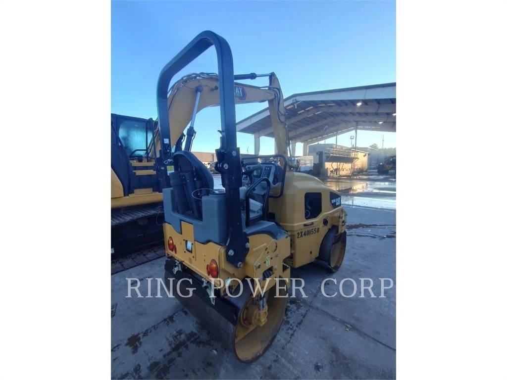 CAT CB24B Tandemové valce