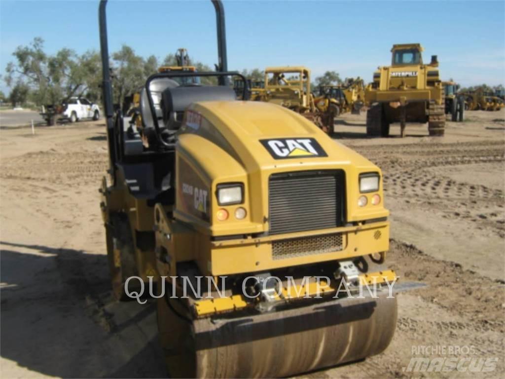 CAT CB24B Tandemové valce