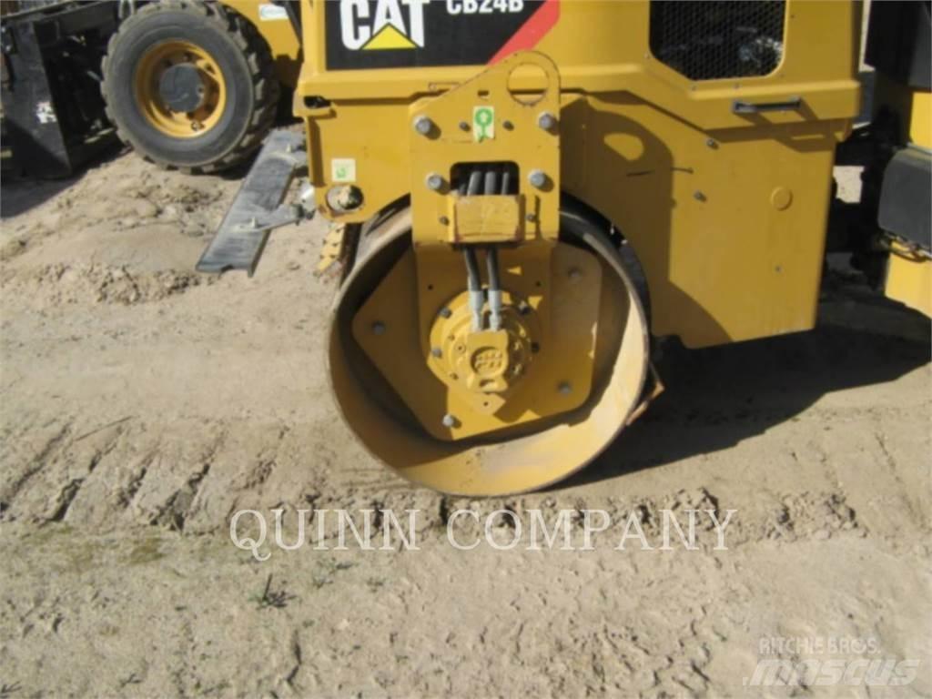 CAT CB24B Tandemové valce