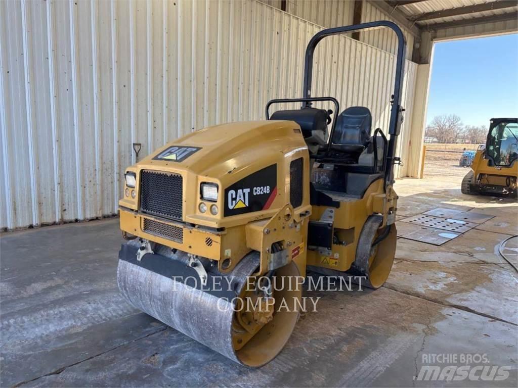 CAT CB24B Pôdne kompaktory