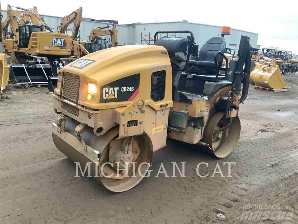 CAT CB24B Tandemové valce