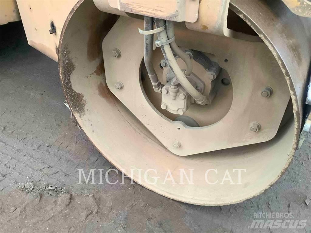 CAT CB24B Tandemové valce