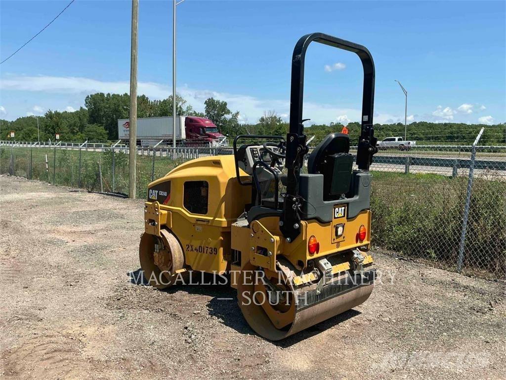 CAT CB24B Tandemové valce