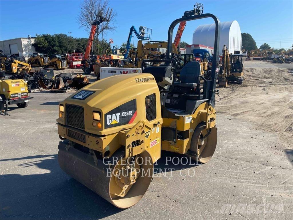 CAT CB24B Tandemové valce