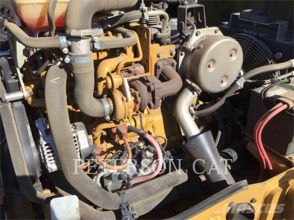 CAT CB24B Tandemové valce