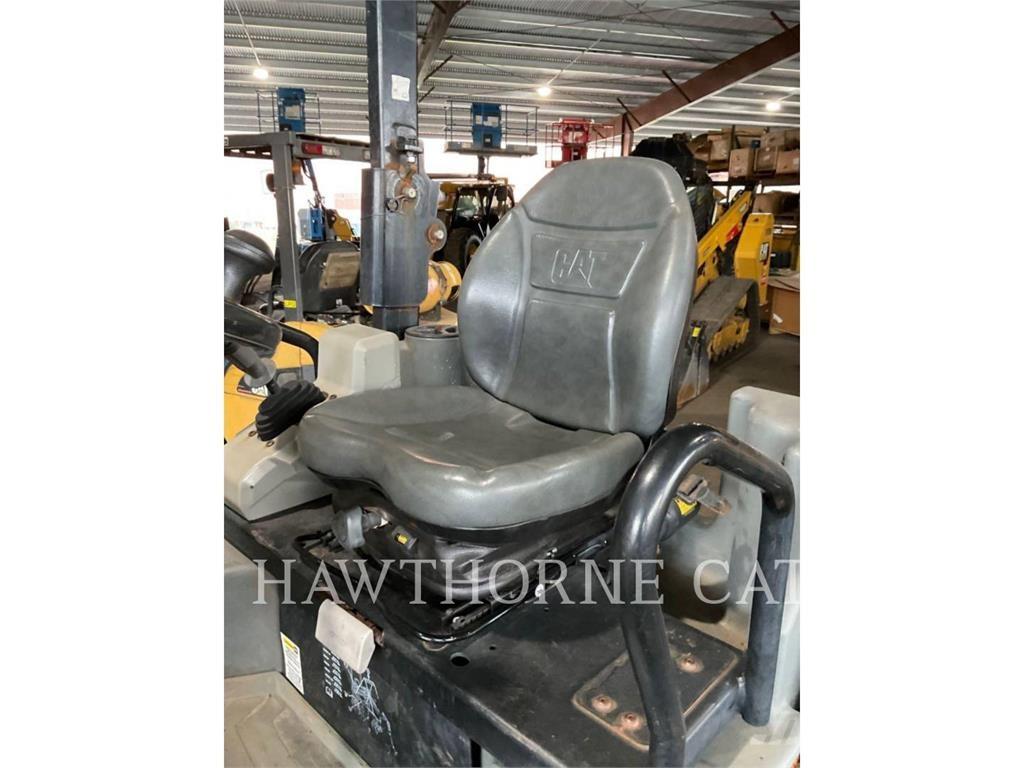 CAT CB24B Tandemové valce