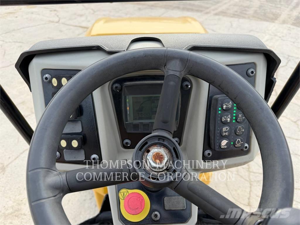 CAT CB24B Tandemové valce